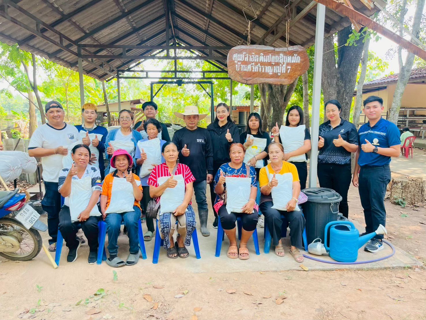 ศูนย์สาธิตดินปลูกปุ๋ยหมัก